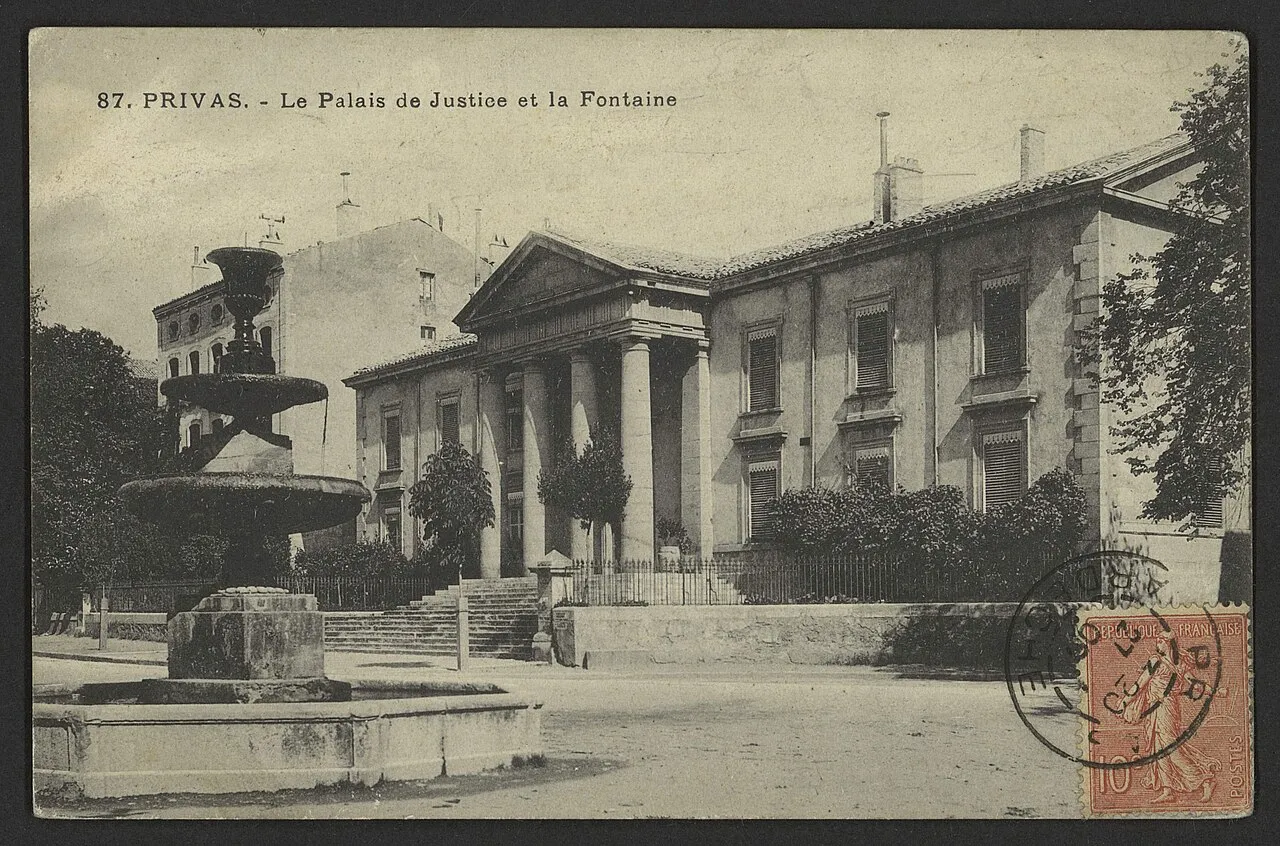 Het Palais de Justice van Privas, de rechtbank die de eerste veroordelingen na de plunderingen in Valence uitsprak.