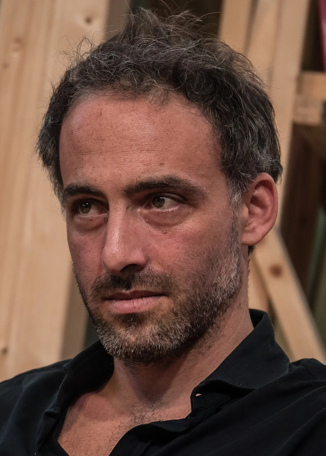 Raphaël Glucksmann, favoriet in de linkse PS-primaire, tijdens een publiek optreden