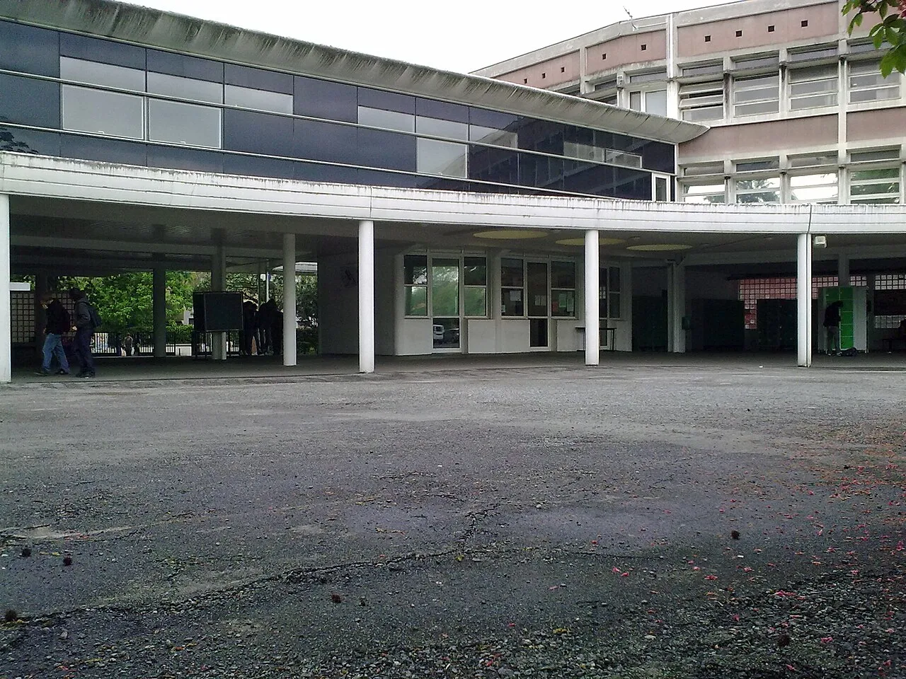 Het lyceum Saint-Cricq in Pau, waar scholieren op 15 oktober 2026 samenkwamen tijdens de landelijke mobilisatiedag.