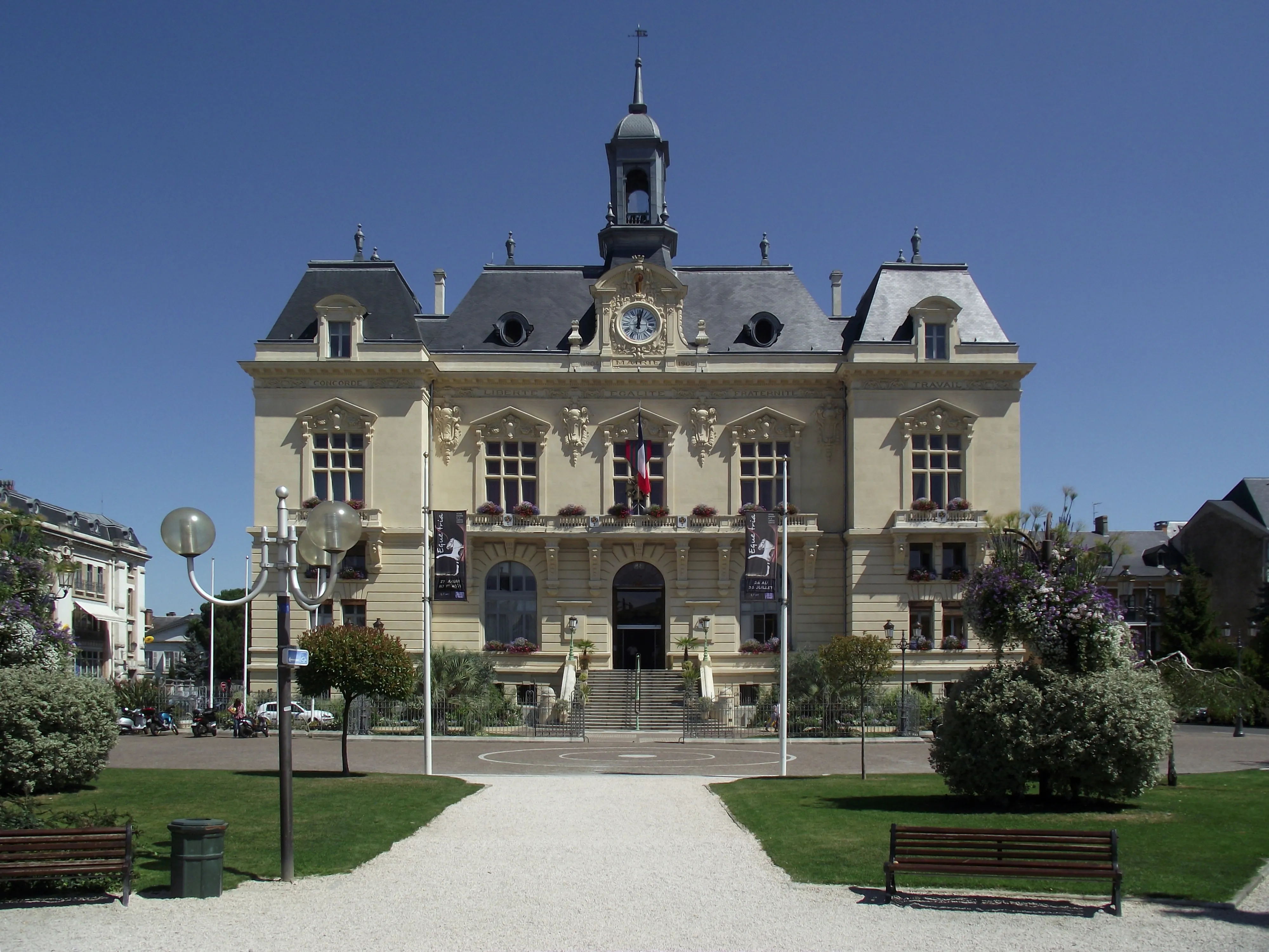 Het gemeentehuis van Tarbes, Hautes-Pyrénées, waarvoor burgemeesters opriepen tot een samenkomst.